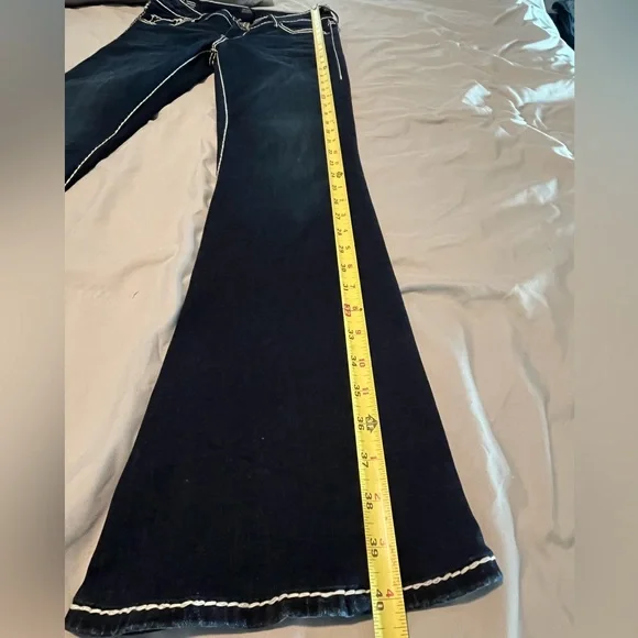 True Religion Blue Jeans with Signature Horsehoes Stitching - Picture 11 of 12